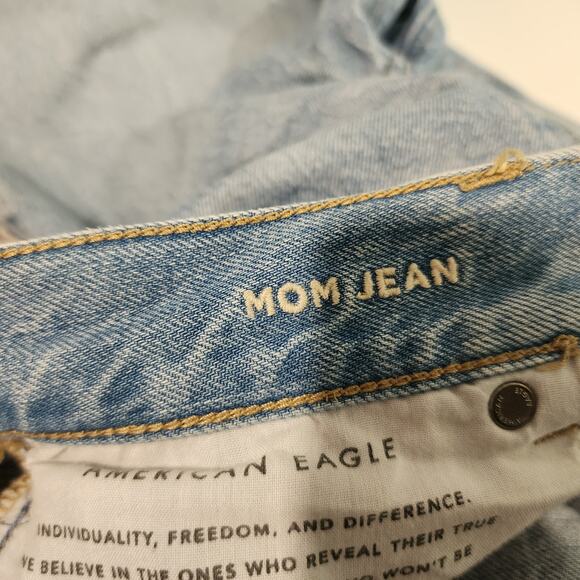American Eagle Mom Jeans Women's 8R Medium Wash Distressed Denim - Picture 7 of 8
